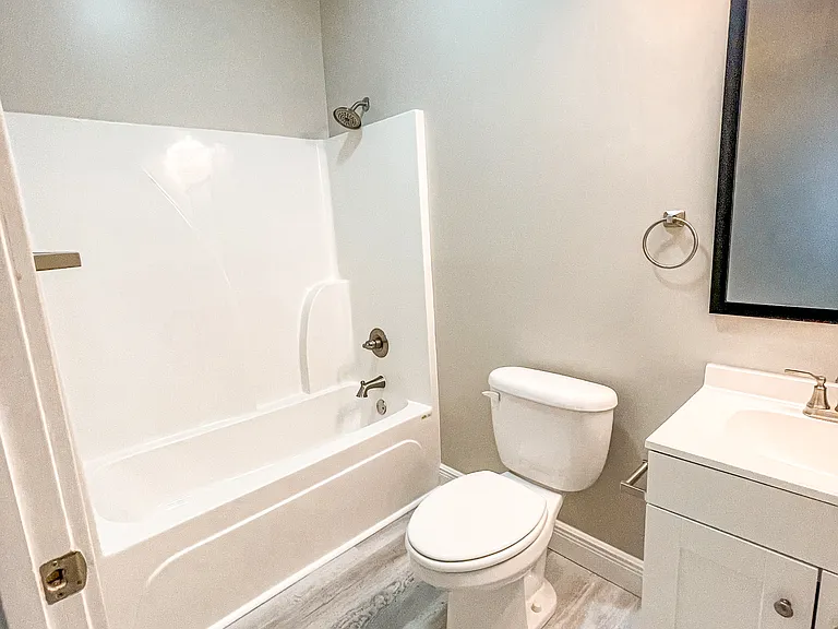 902 Howard Ave #9 — Photo 7