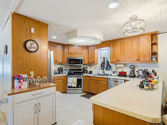 5th image of 1339 Basswood Way
