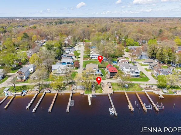 17542 Grand River Ave, Spring Lake, MI 49456