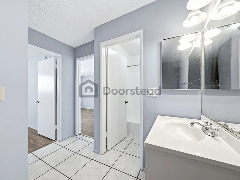 1826 S Bundy Dr #4 — Photo 13