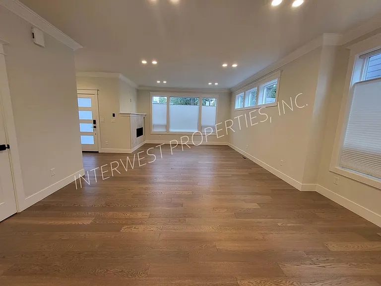 7114 NE 8th Ave — Photo 10