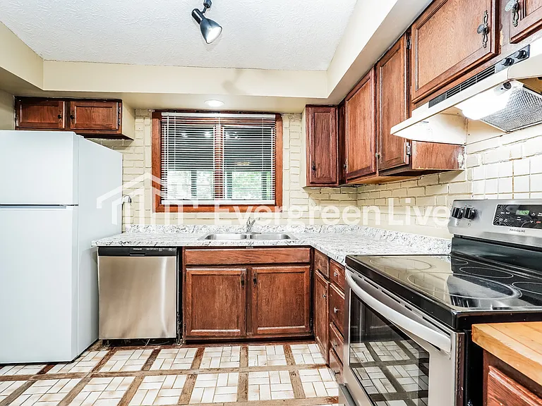 3994 Vermilion Ave — Photo 6
