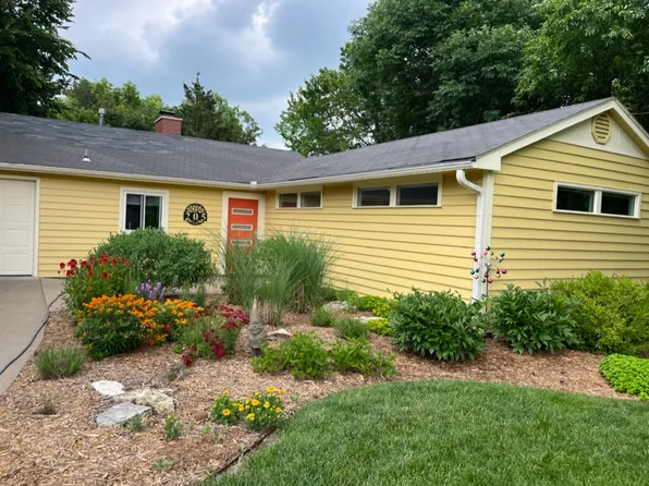 205 Cedar Dr, Manhattan, KS 66502