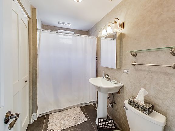 5th image of 5201 N Winthrop Ave Unit 2
