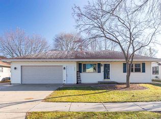 2736 S Summerset Dr, Appleton, WI 54915