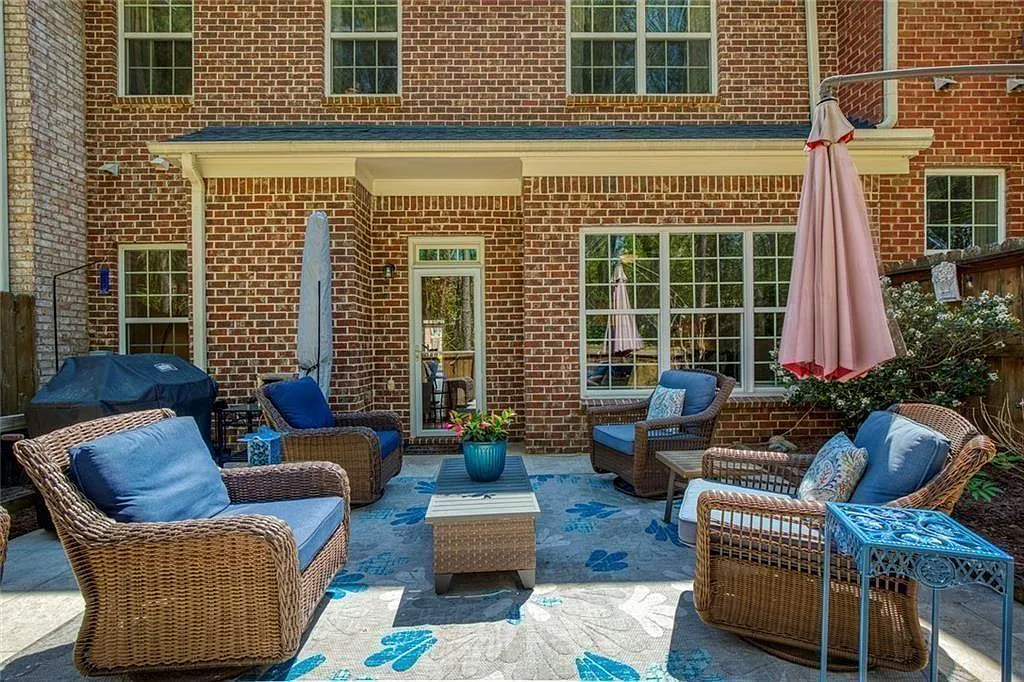 4 bed, 3.5 bath, 2600 sqft, $3,100 — Photo 4