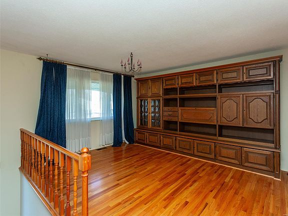 4th image of 11998 Brookmont Dr