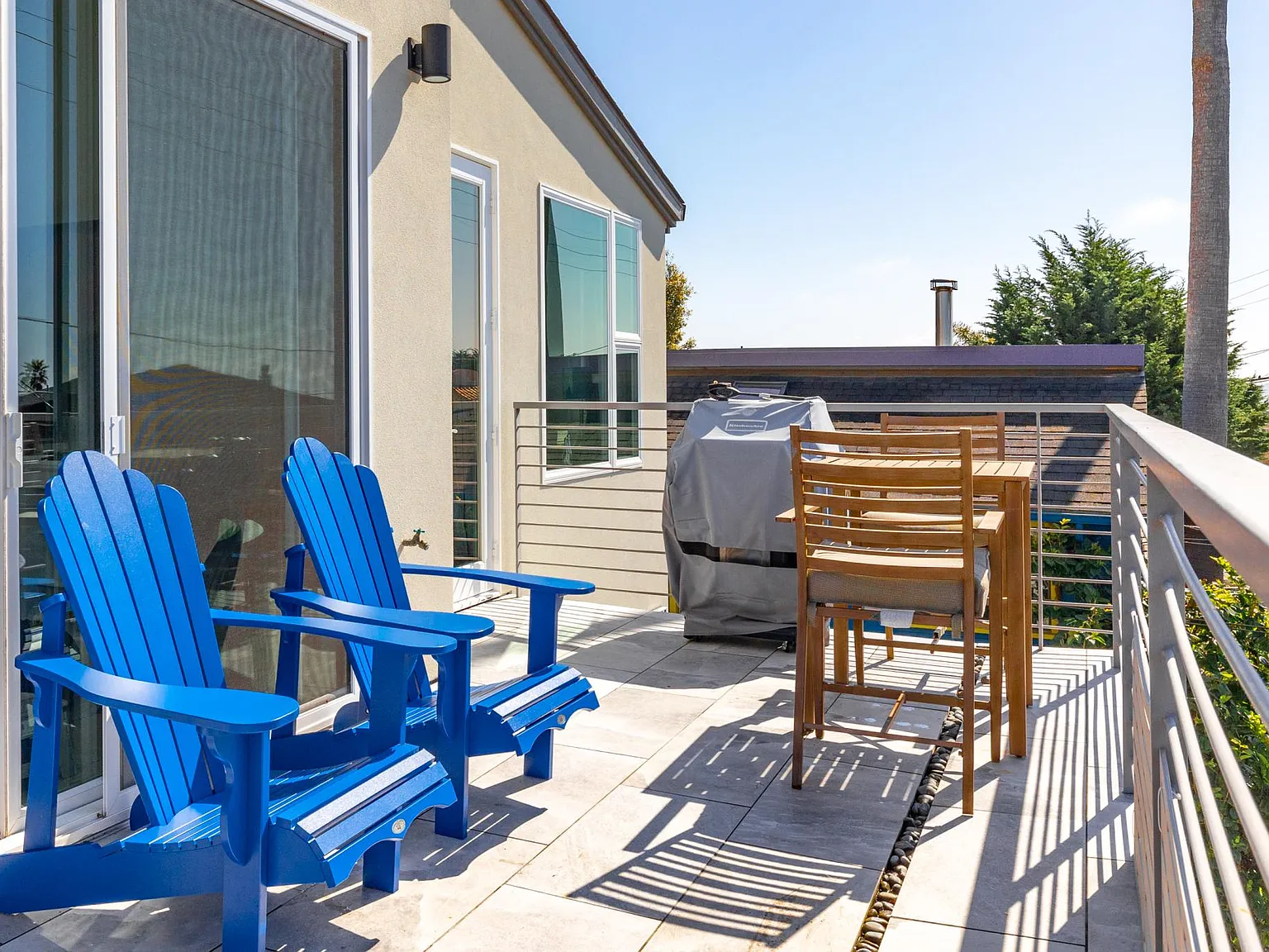 426 Hillcrest Dr — Photo 2