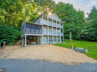 914 Chart Ct, Lusby, MD 20657