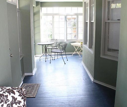 Very inviting 3-season porch