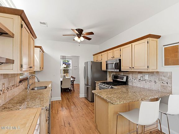 4th image of 10 Ravenwood Court