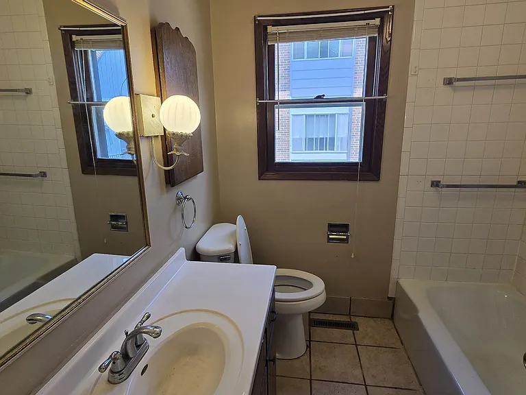 1442 N B St #4 — Photo 6