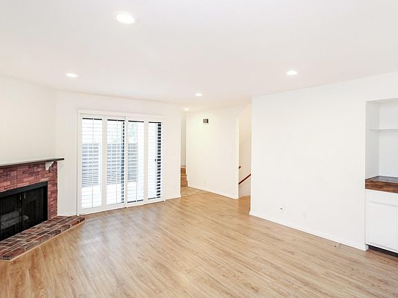 2nd image of 110 Chapel Ave Unit 8