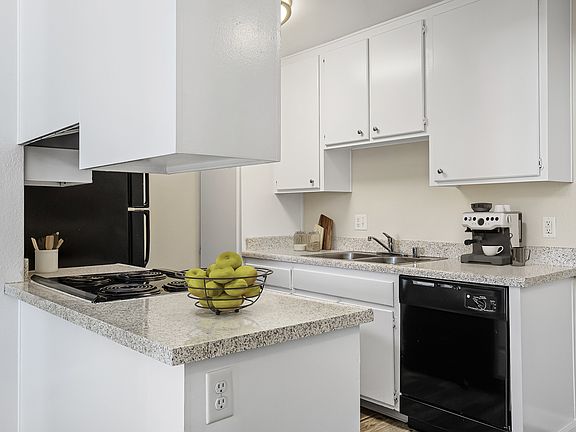 5th image of 536 E H St #Cb8c6f4fd