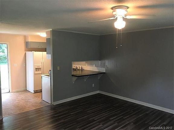 3rd image of 5599 Wrenn Dr #C