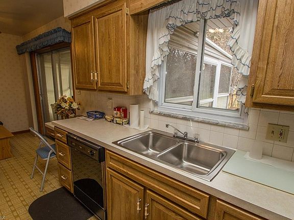 5th image of 845 Justo Ln