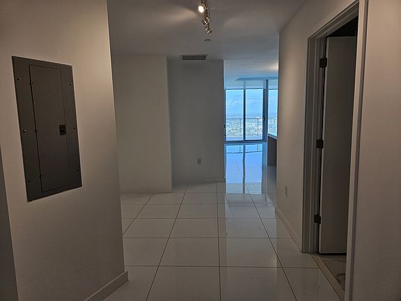 4th image of 851 NE 1st Ave #4000