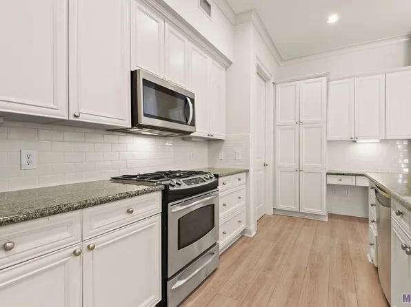998 Stanford Ave APT 211, Baton Rouge, LA 70808