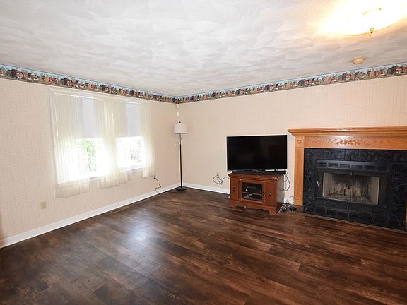 3rd image of 130 B St