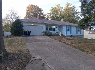 10004 Tracy Ave, Kansas City, MO 64131