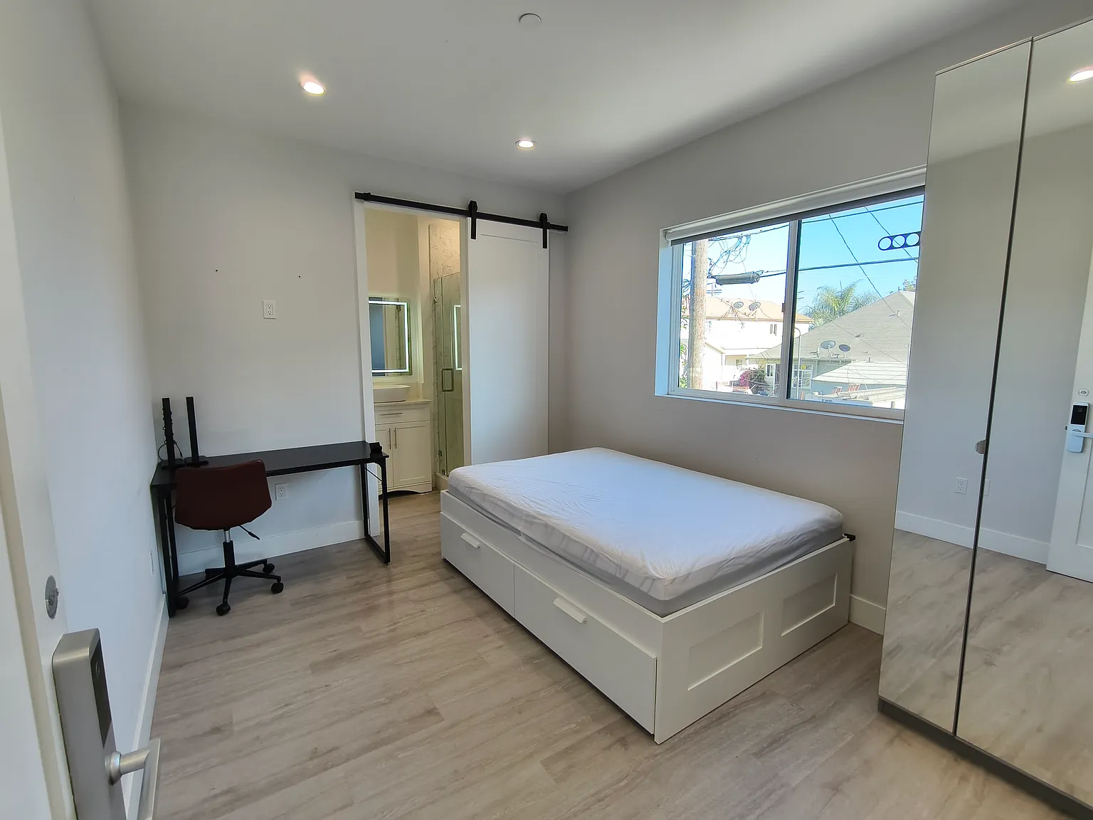 4 bed, 1500 sqft, $1,008 — Photo 2