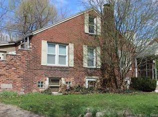 2936 Harvey St, Rochester Hills, MI 48309