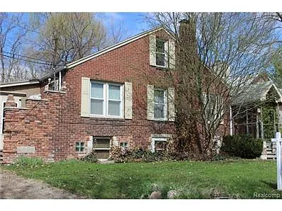 2936 Harvey St photo 1