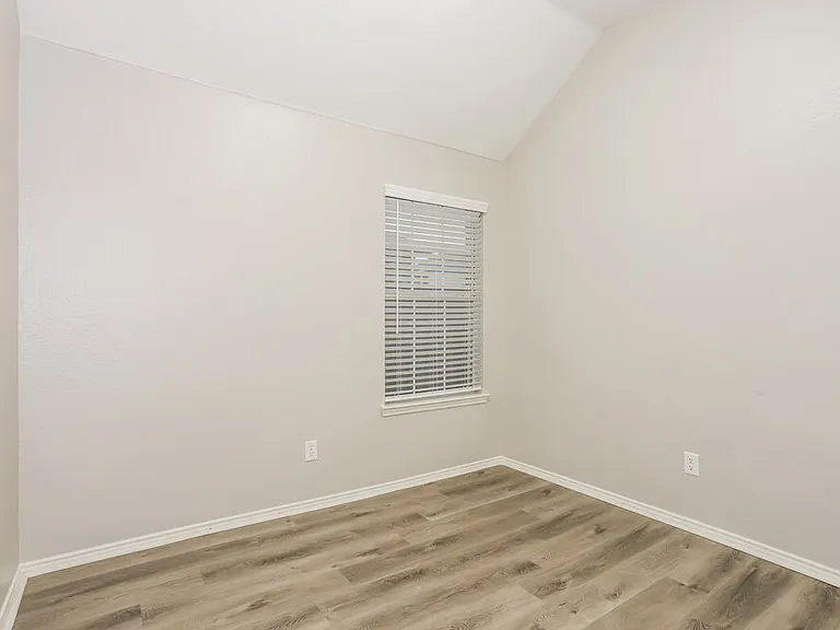 4617 Seneca Dr — Photo 16