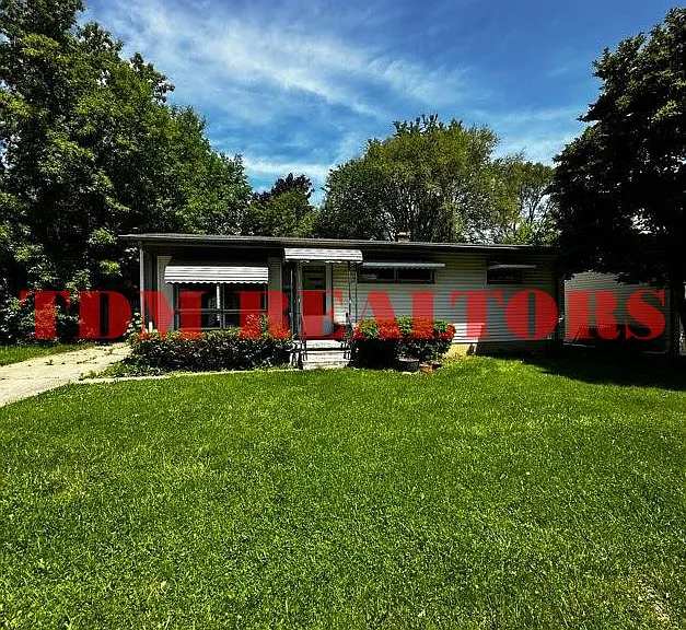 3737 Lynn St — Photo 1