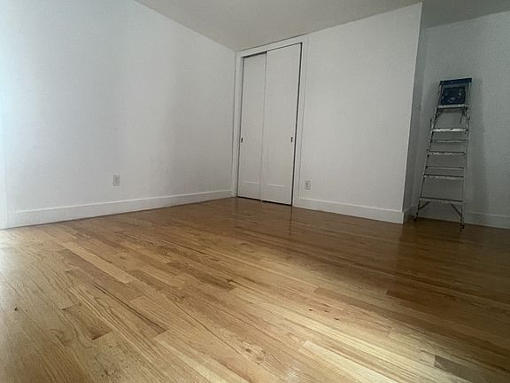 4th image of 973 44th St APT 1A