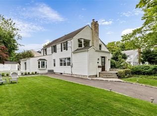 182 Carlton Ter, Garden City, NY 11530