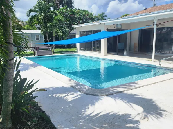 1500 Mediterranean Road E, Lake Clarke Shores, FL 33406