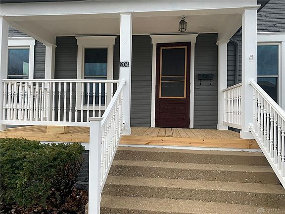 4th image of 204 N Elm St