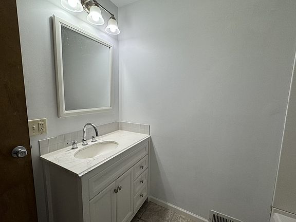 5th image of 546 Bucklin St