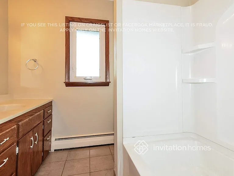 1115 Madison St S — Photo 15