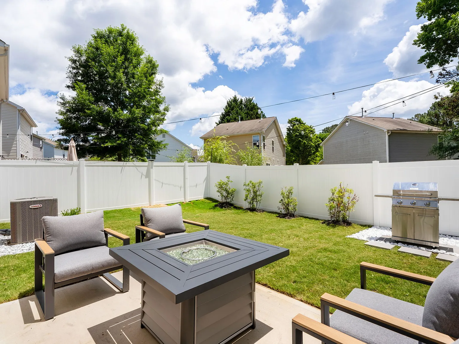 3 bed, 2.5 bath, 1477 sqft, $4,000 — Photo 3