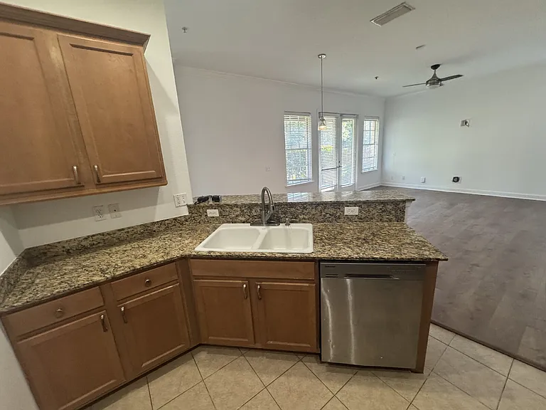 3210 W Horatio St #1 — Photo 7