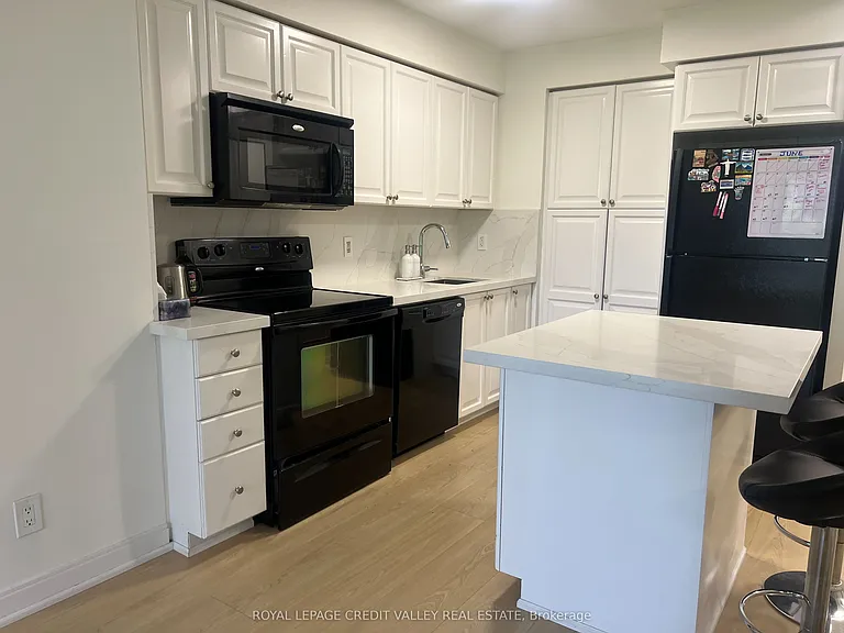 330 Burnhamthorpe Rd W #408 — Photo 7