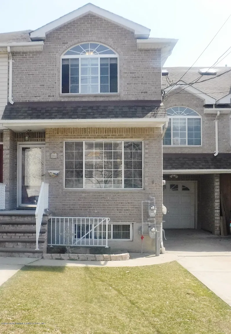 104 Hawley Ave photo 1