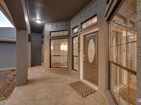 5th image of 1628 Country Club Rd