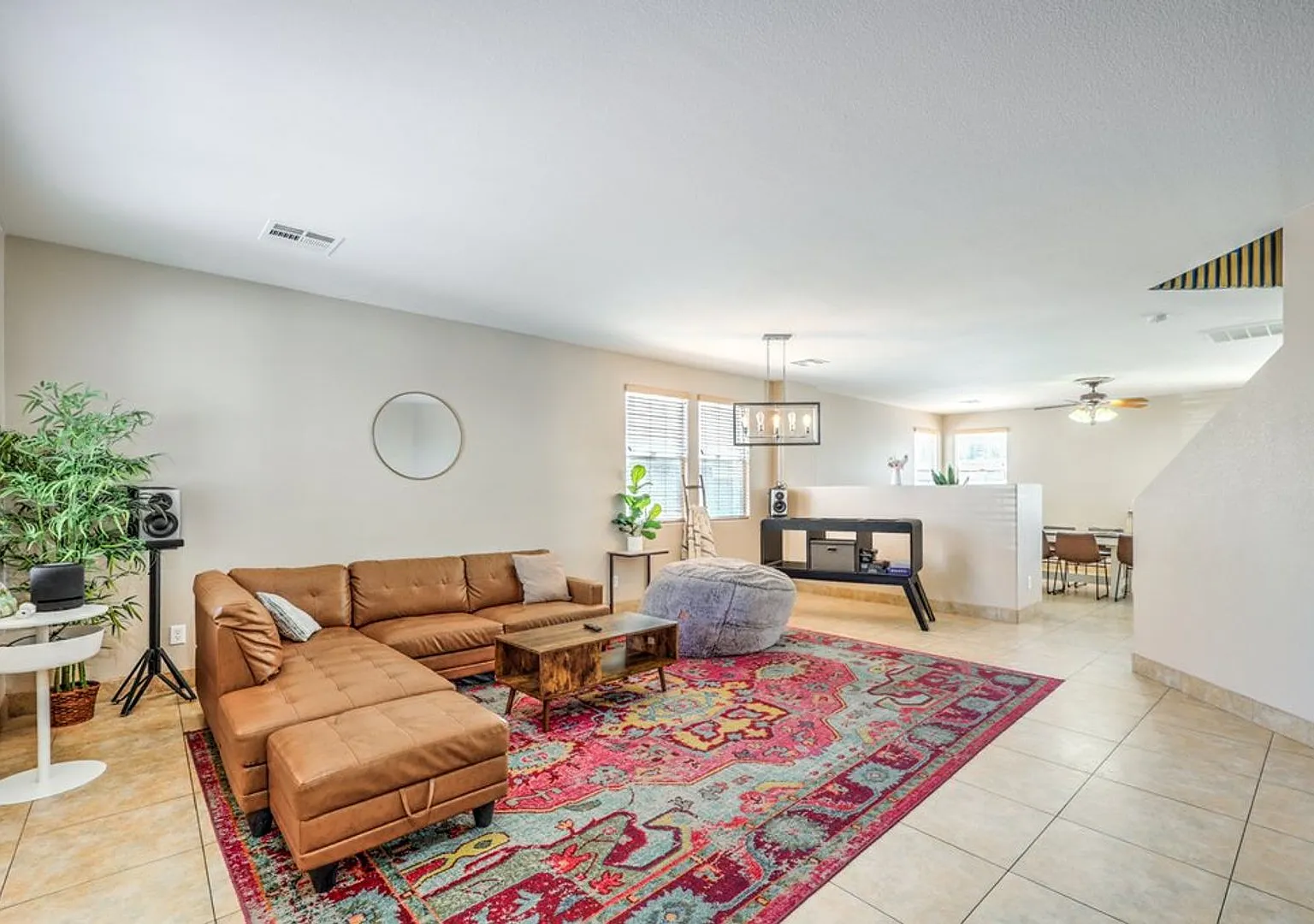 Luxury Pool Home | Furnished or Unfurnished | Prime Southwest Location — Photo 3