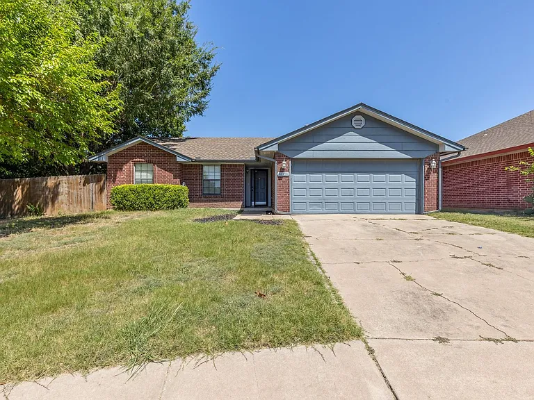 2101 Harbor Dr — Photo 3