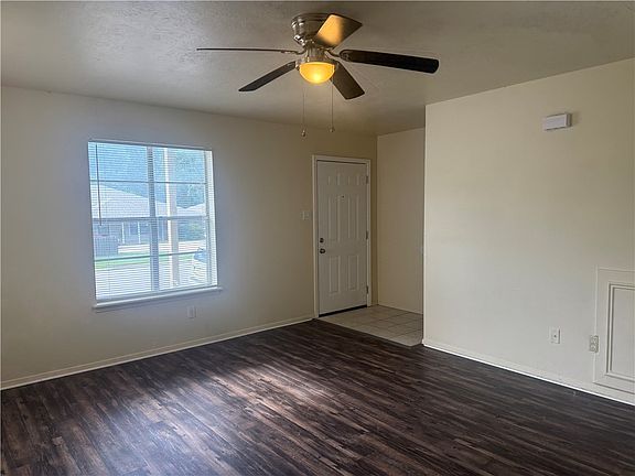 5th image of 1000 Autumn Cir APT A