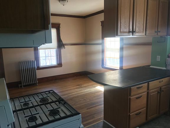 2nd image of 126 Kinsley St #B