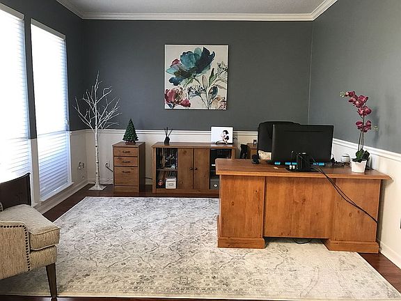 2nd image of 627 Lakehaven Cir