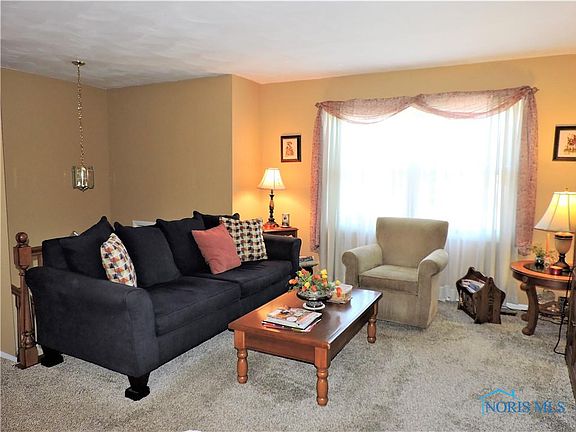 5th image of 167 Farnstead Dr