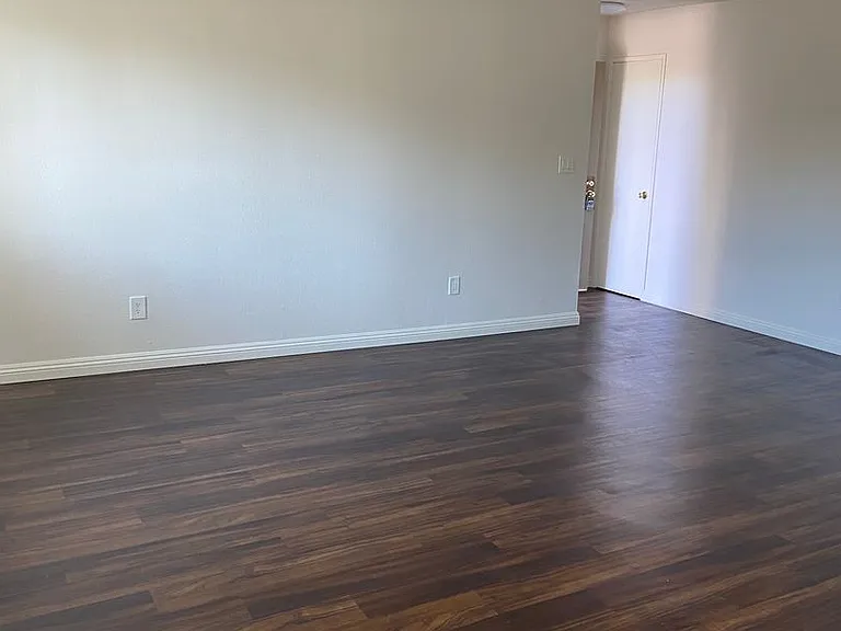 18225 Kingsdale Ave — Photo 5