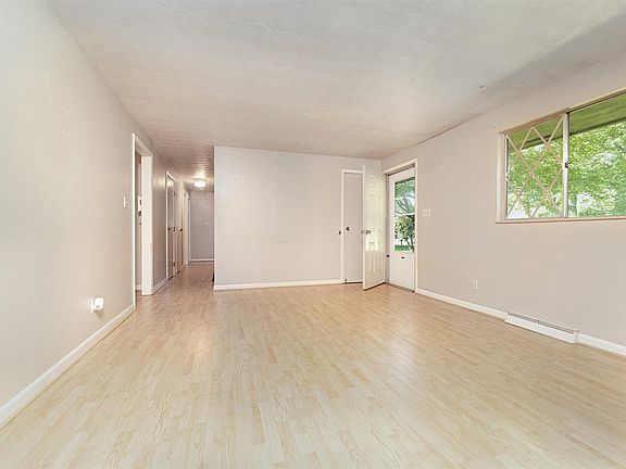 4th image of 826 E Main St