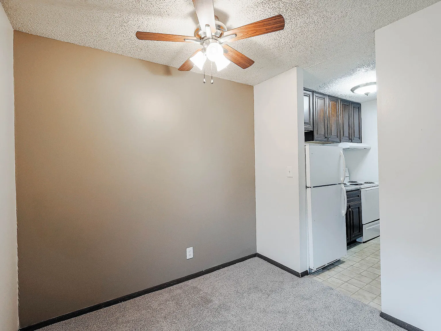 1 bed, 460 sqft, $689 — Photo 2