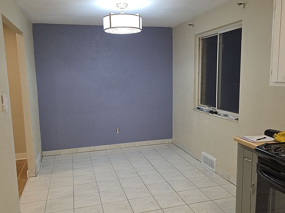 4th image of 729 Dehaviland Dr